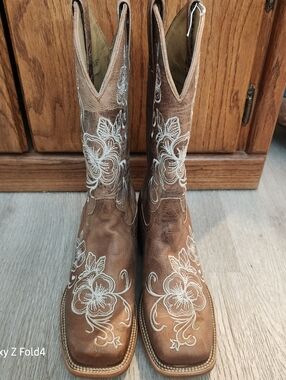 Shyanne Tan Brown Western Pull-On Boots